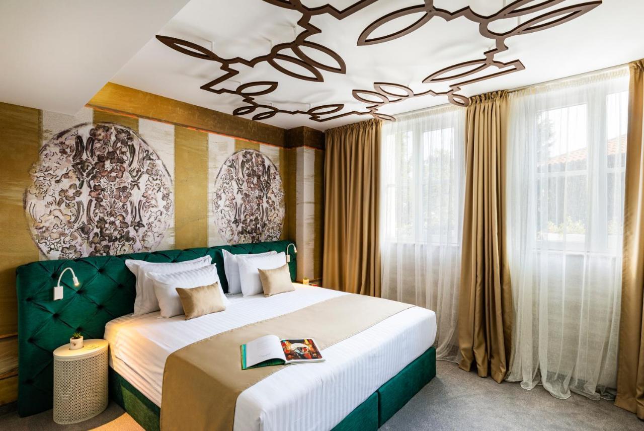 Premium King Room King Bed City View Non-Smoking