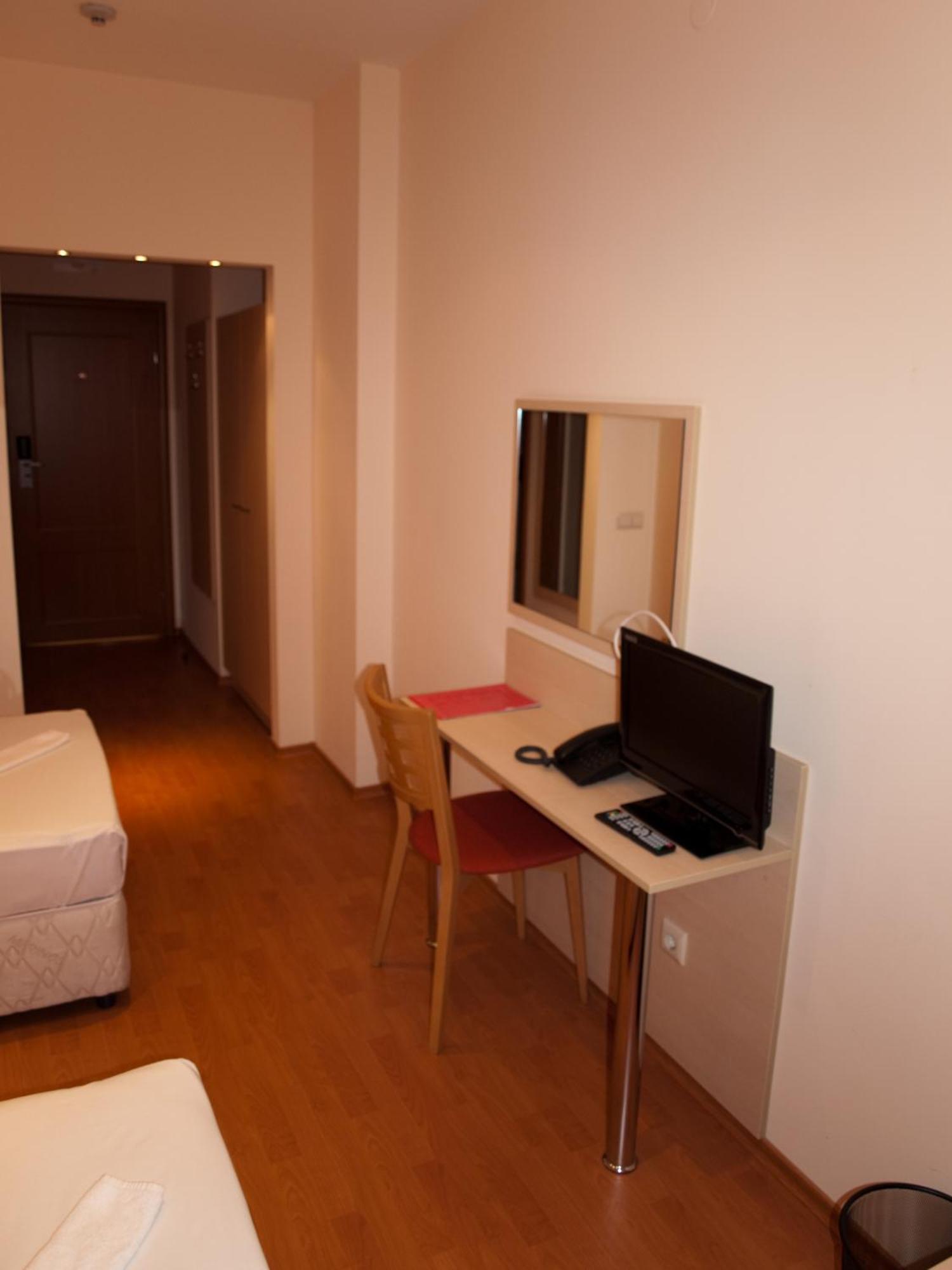 Habitación Doble Estándar con parking seguro gratuito