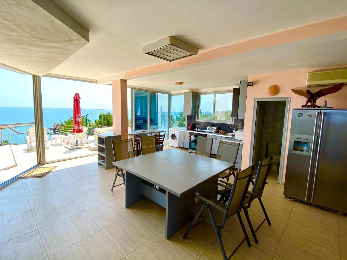 Deluxe Double Room with Side Sea View