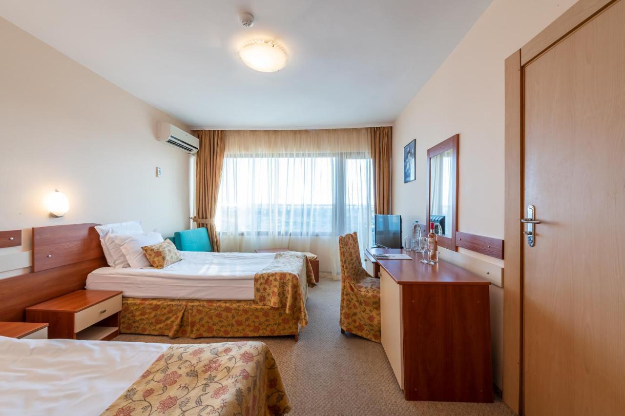 Chambre Double - Vue Latérale sur Mer