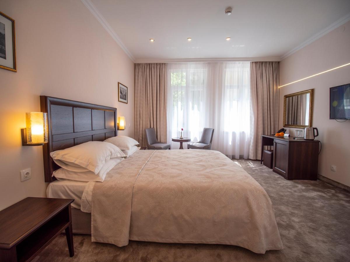Double Deluxe Room with Disability Access,1105878711:JPEG