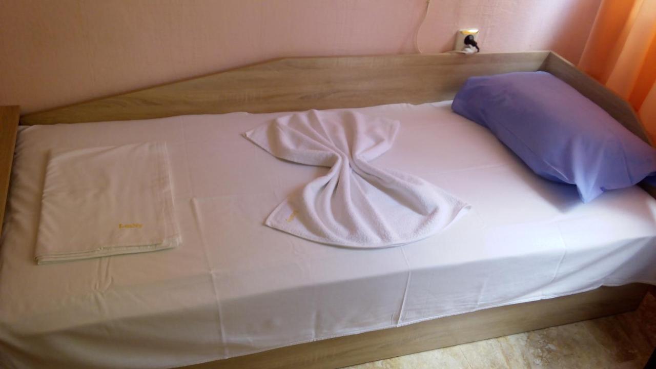 Zweibettzimmer mit Gartenblick