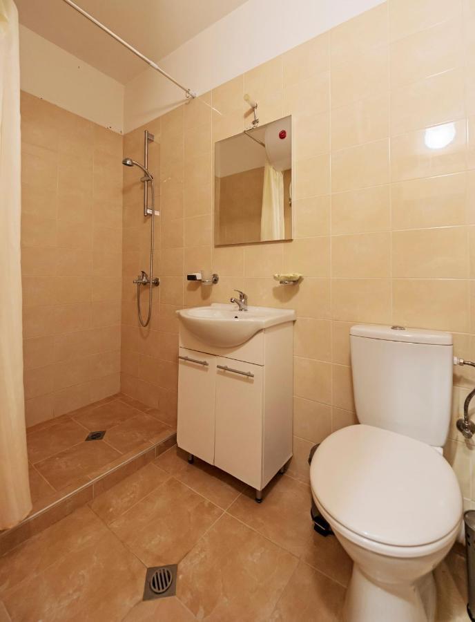 Studio,1157221932:JPEG