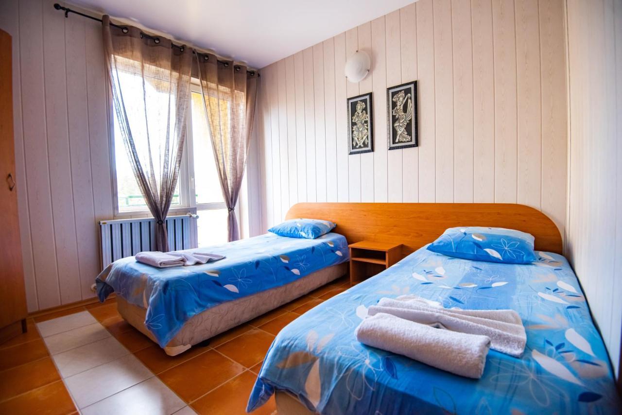 Twin Room,1163358660:JPEG