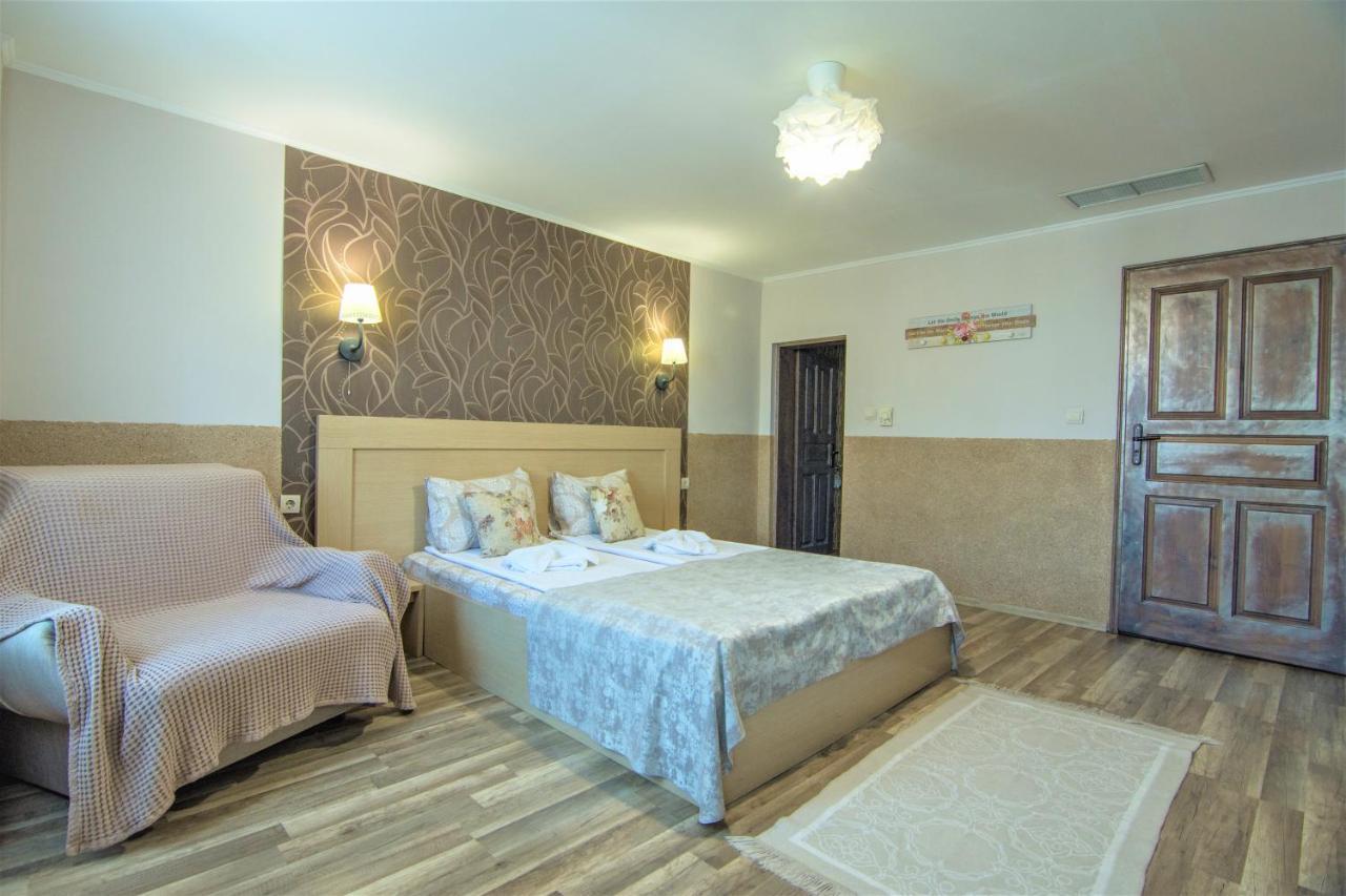 Standard Queen Room