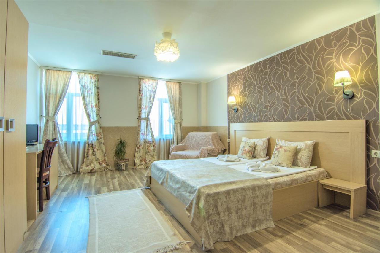 Standard Queen Room