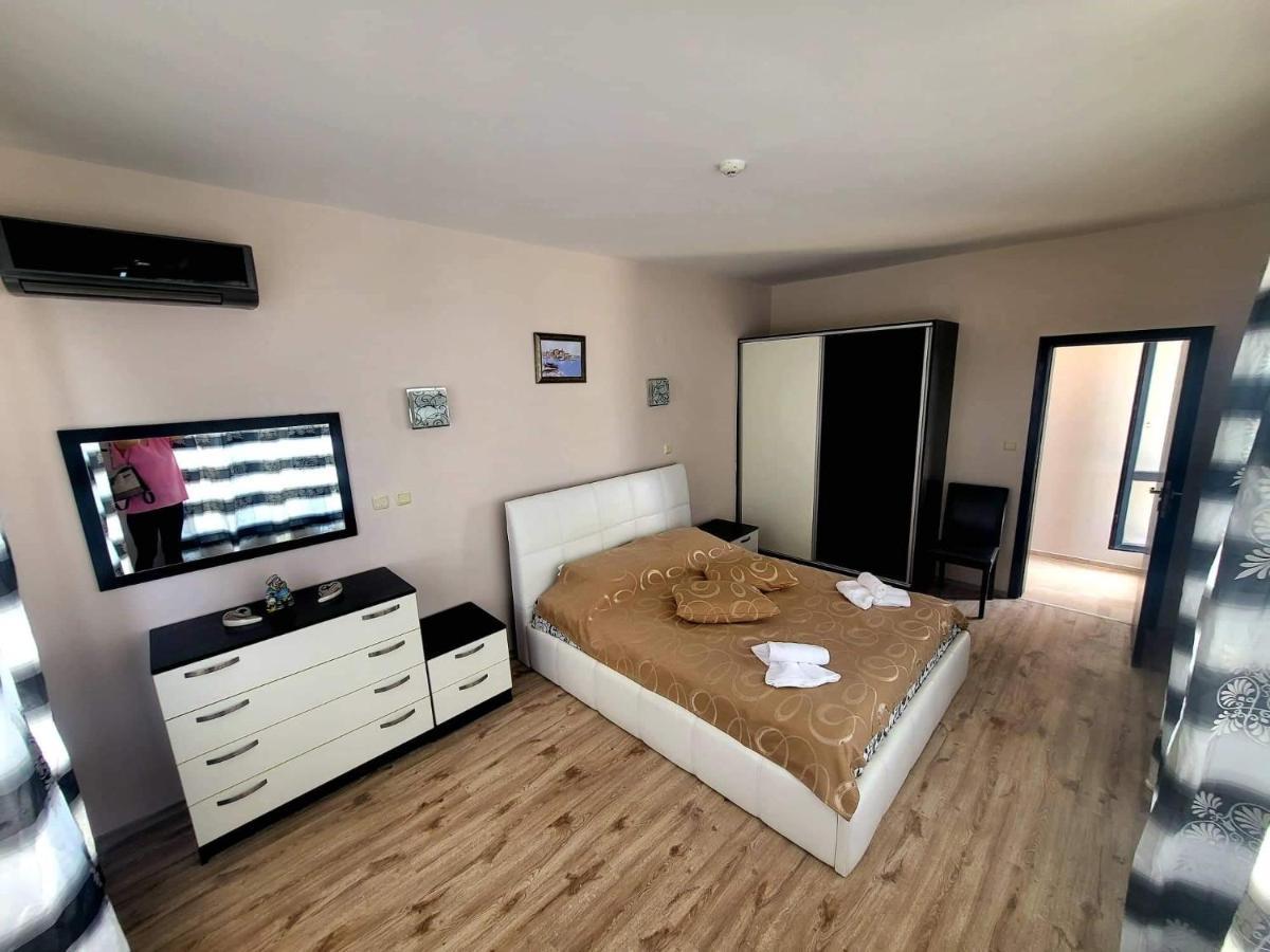 Deluxe Penthouse-Ferienwohnung mit 2 Schlafzimmern und direktem Meerblick – kostenloser Parkplatz