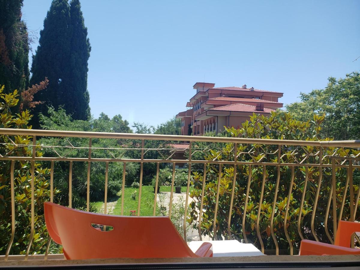 Double or Twin Room Garden View