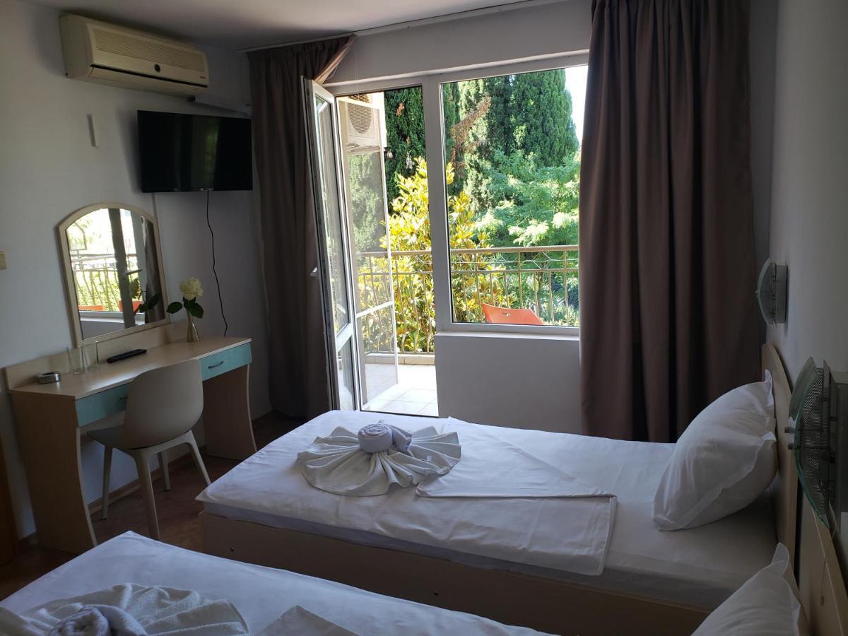 Double or Twin Room Garden View
