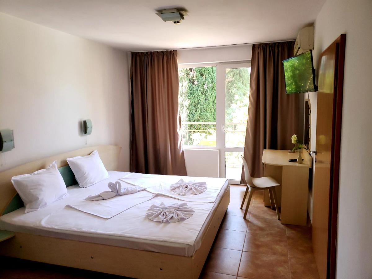 Double or Twin Room Garden View