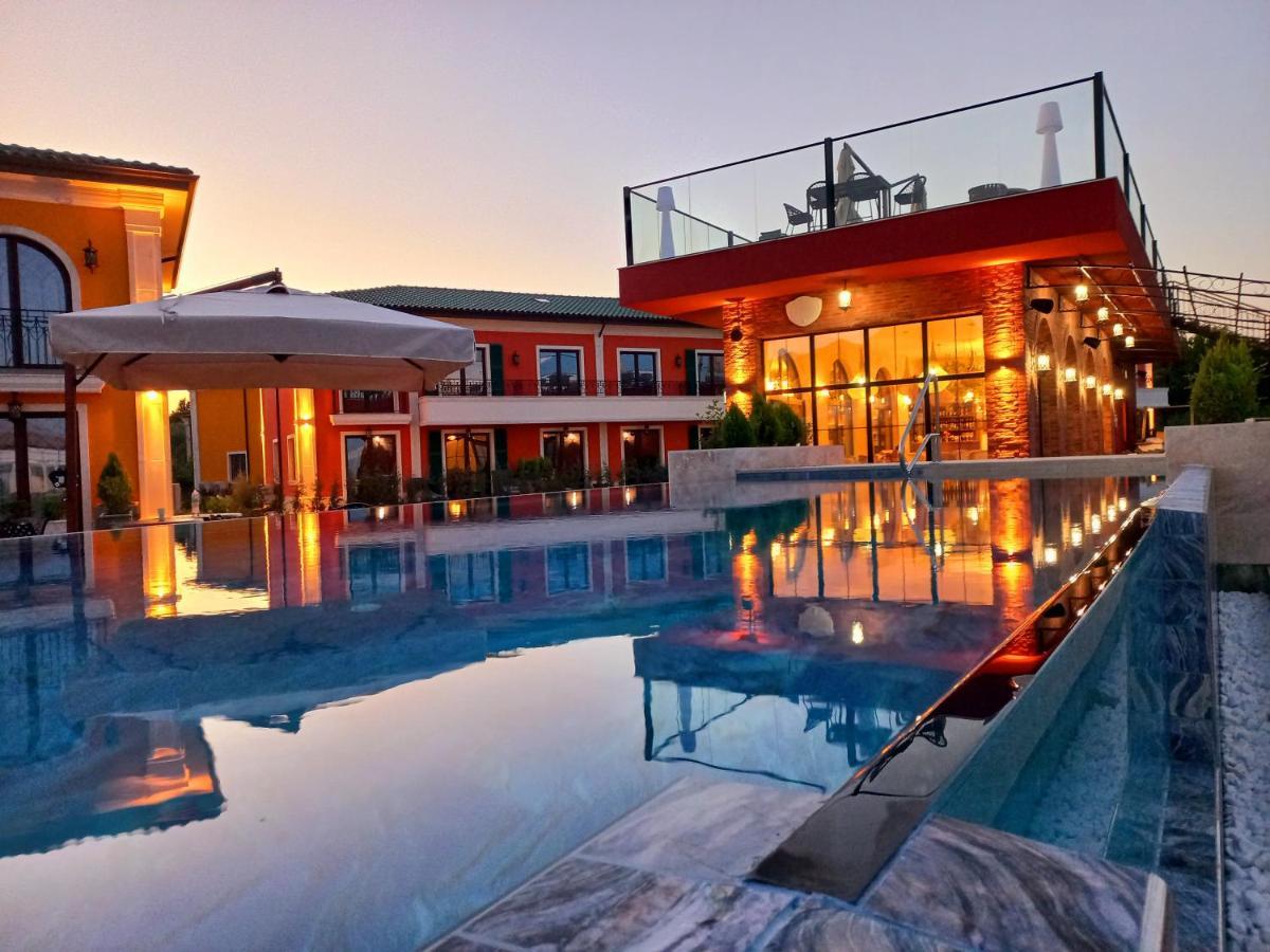 Villa Premiere VIP mit individuellem Pool (4 Erwachsene + 1 Kind)