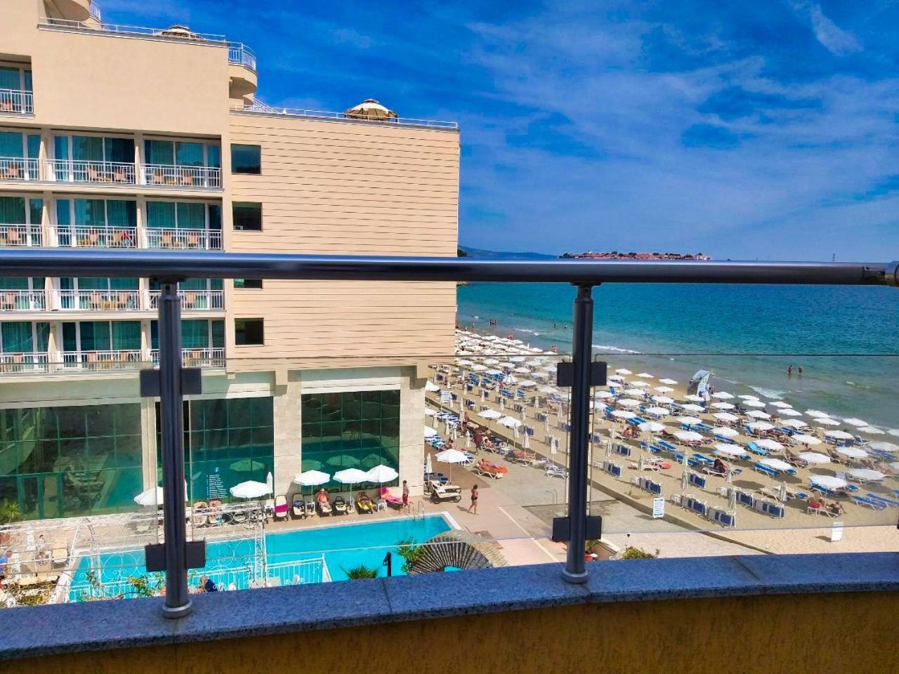 Chambre Lits Jumeaux avec Balcon - Vue Partielle sur Mer