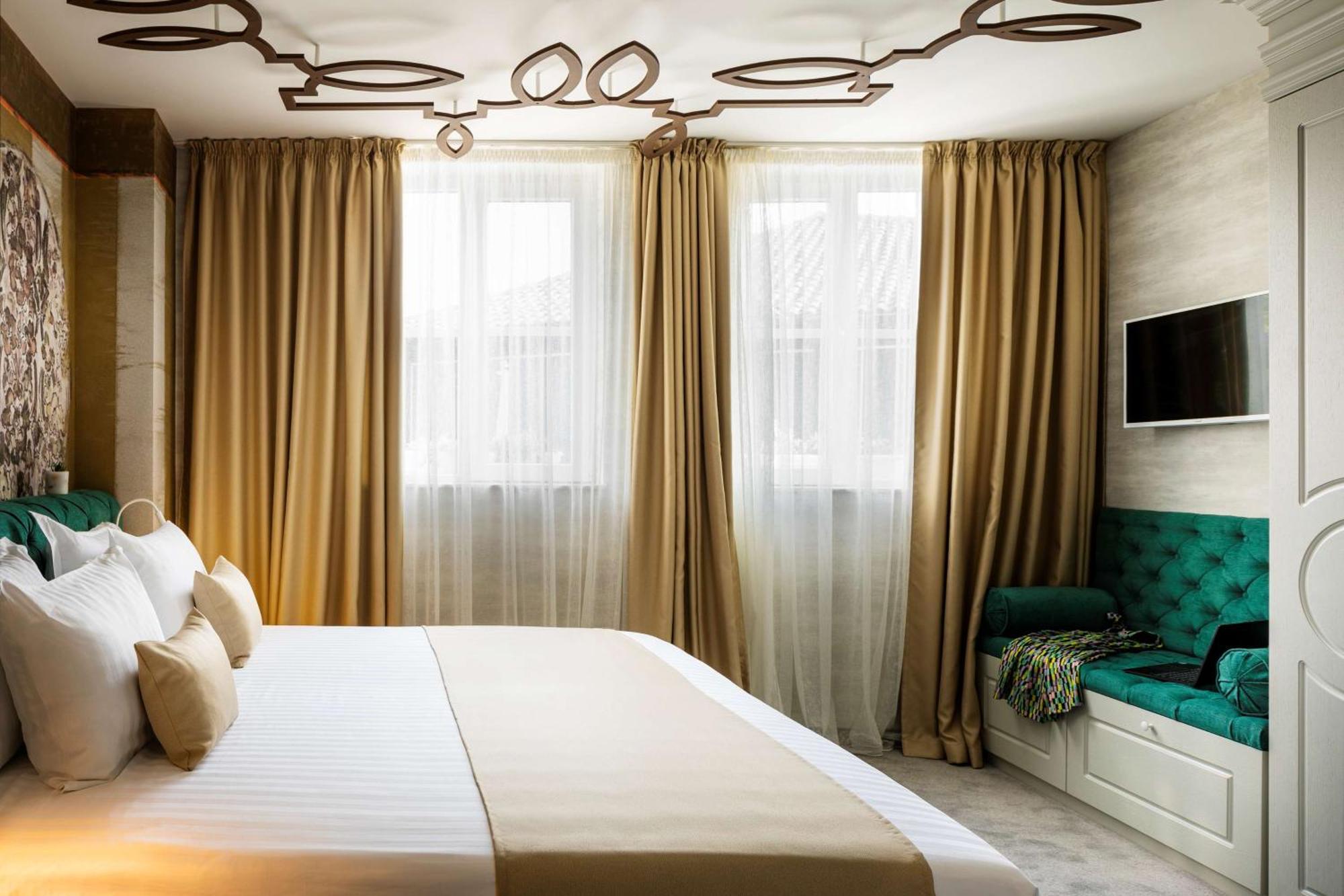 Premium King Room King Bed City View Non-Smoking