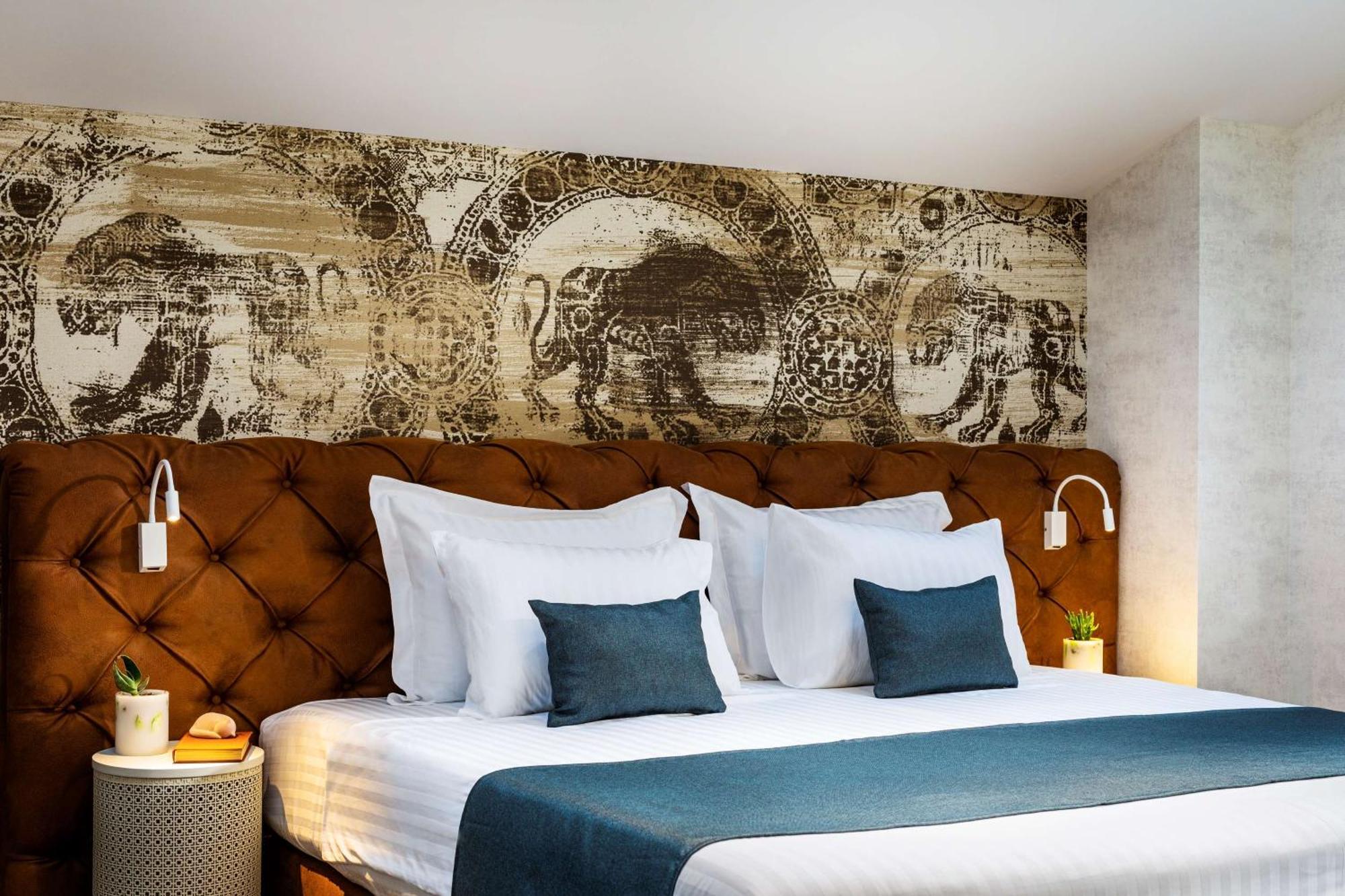 Deluxe Double Room King Bed City View Non-Smoking