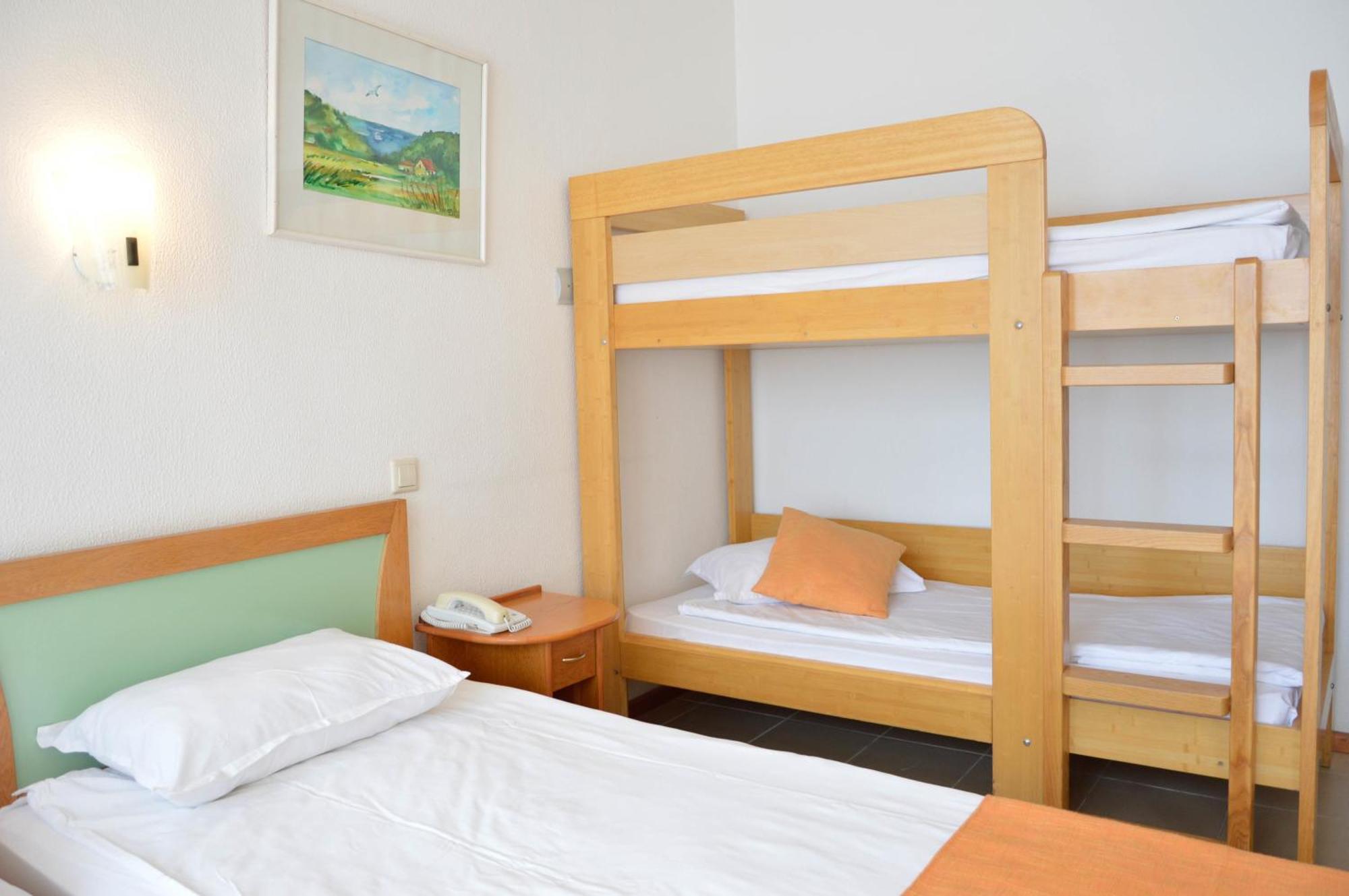 Twin Room Bunk Bed,982102990:JPEG