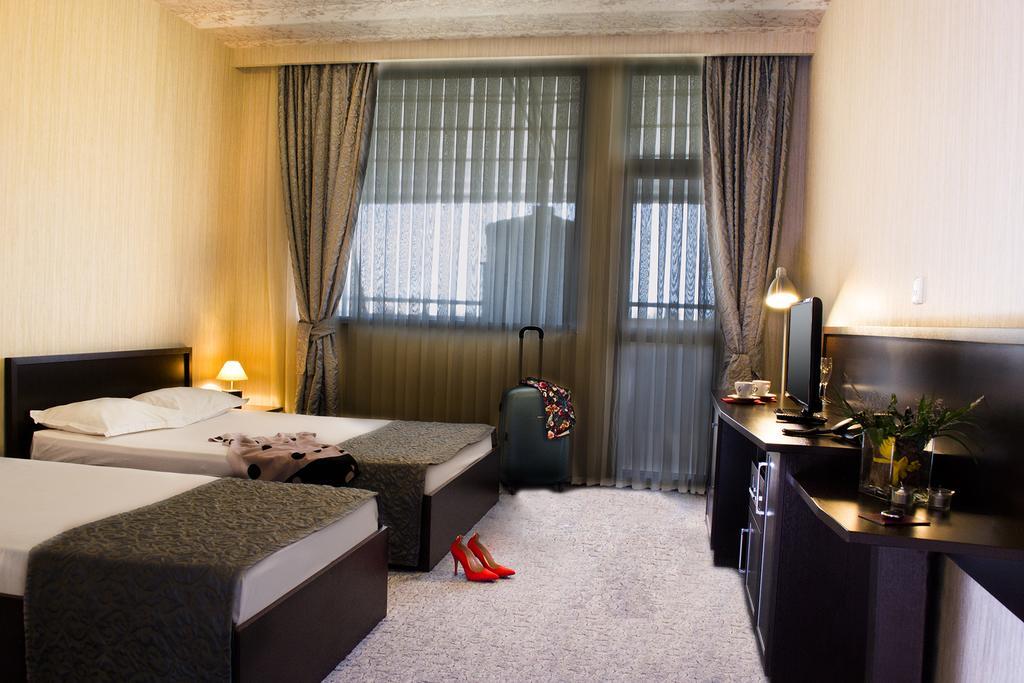 Zweibettzimmer mit Balkon