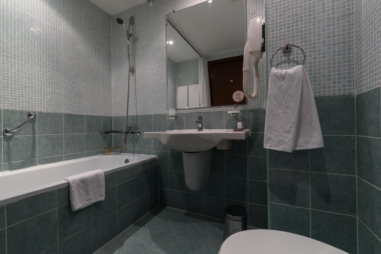 Habitación Doble con balcón (2 adultos + 1 niño) - 1 o 2 camas