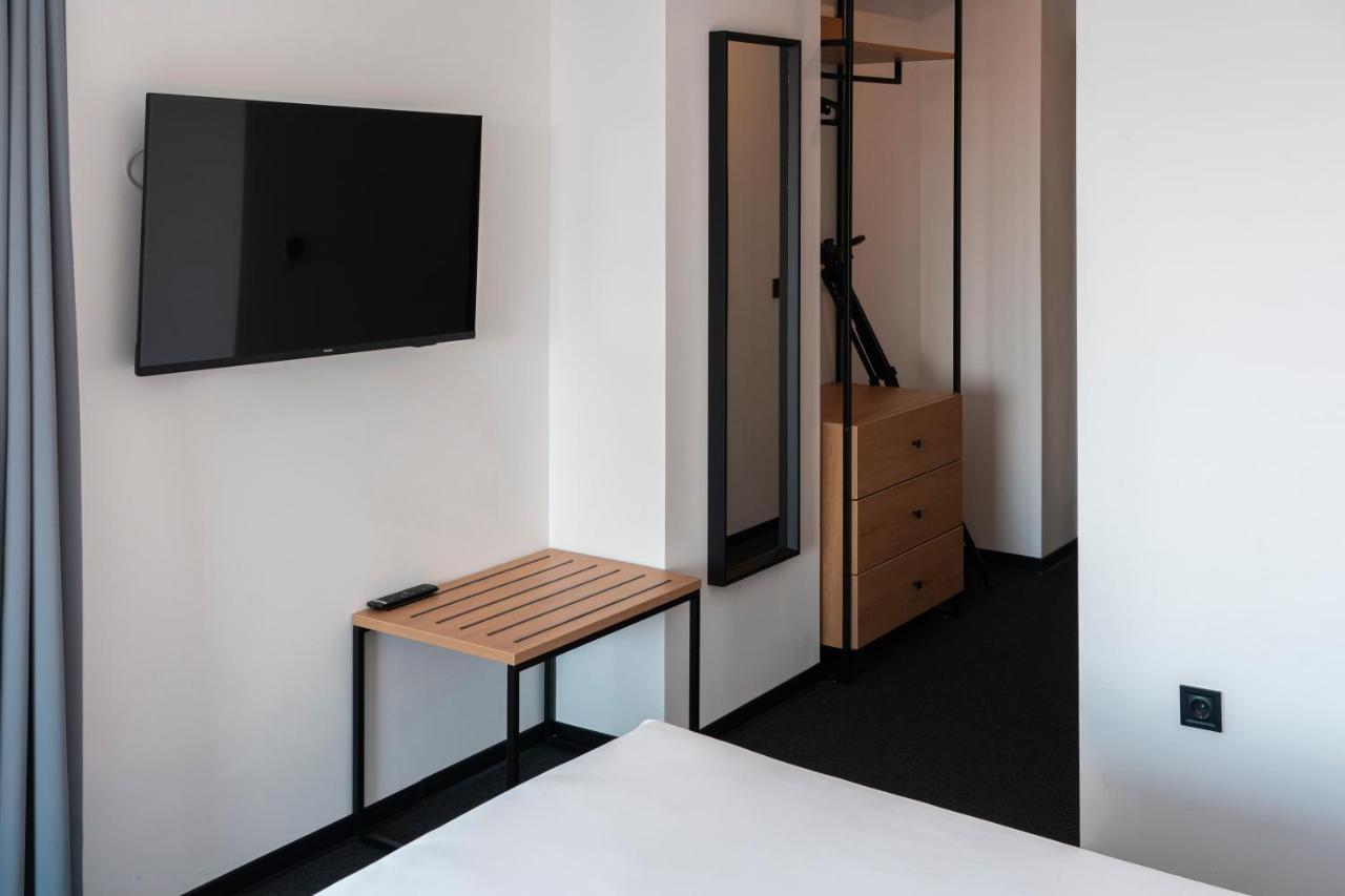 Double Room with Lake View,1413337061:JPEG