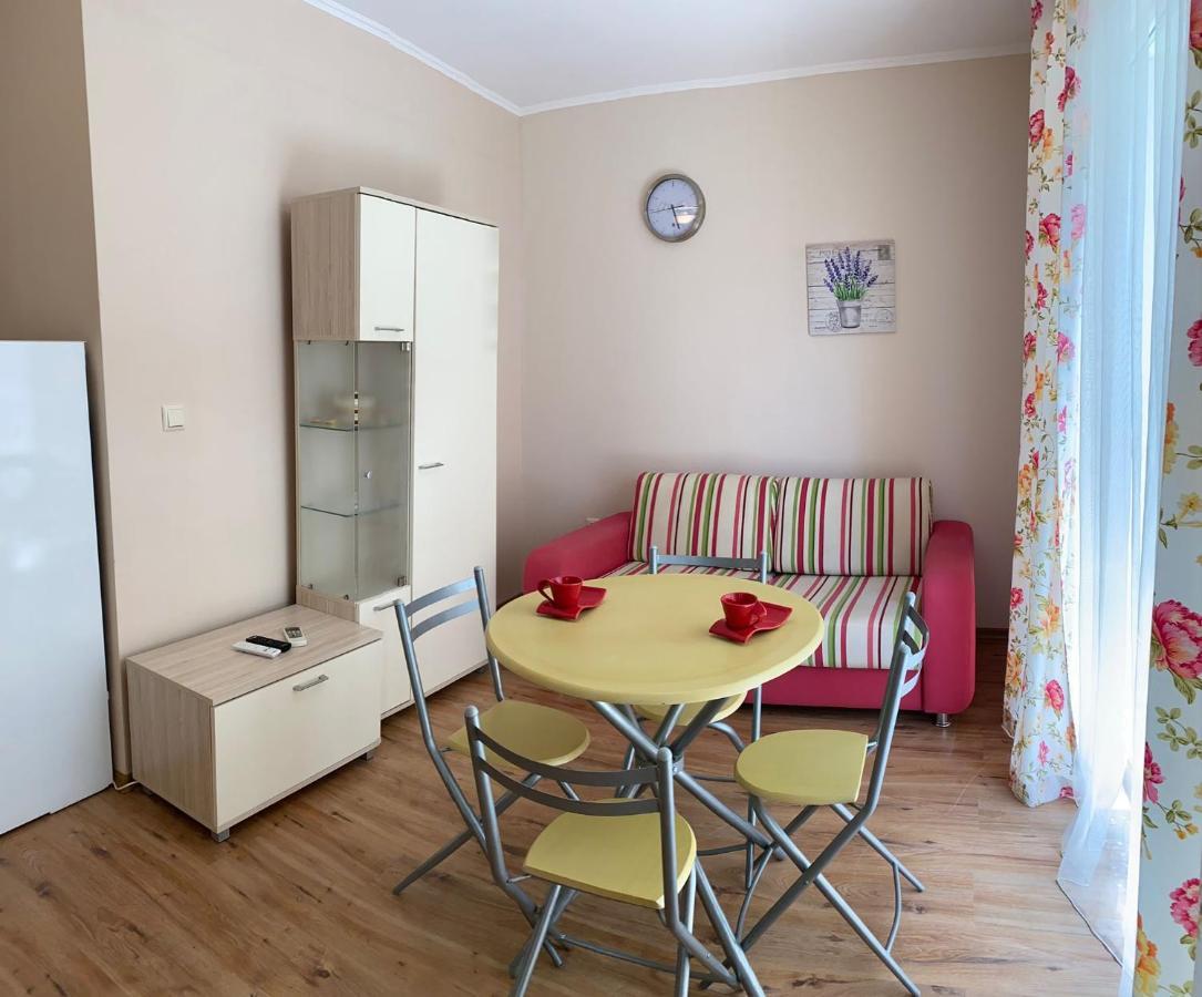 One-Bedroom Apartment,1416236517:JPEG