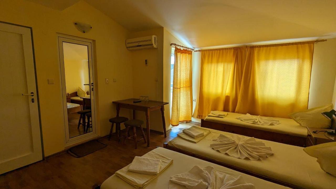 Triple Room,1416615342:JPEG