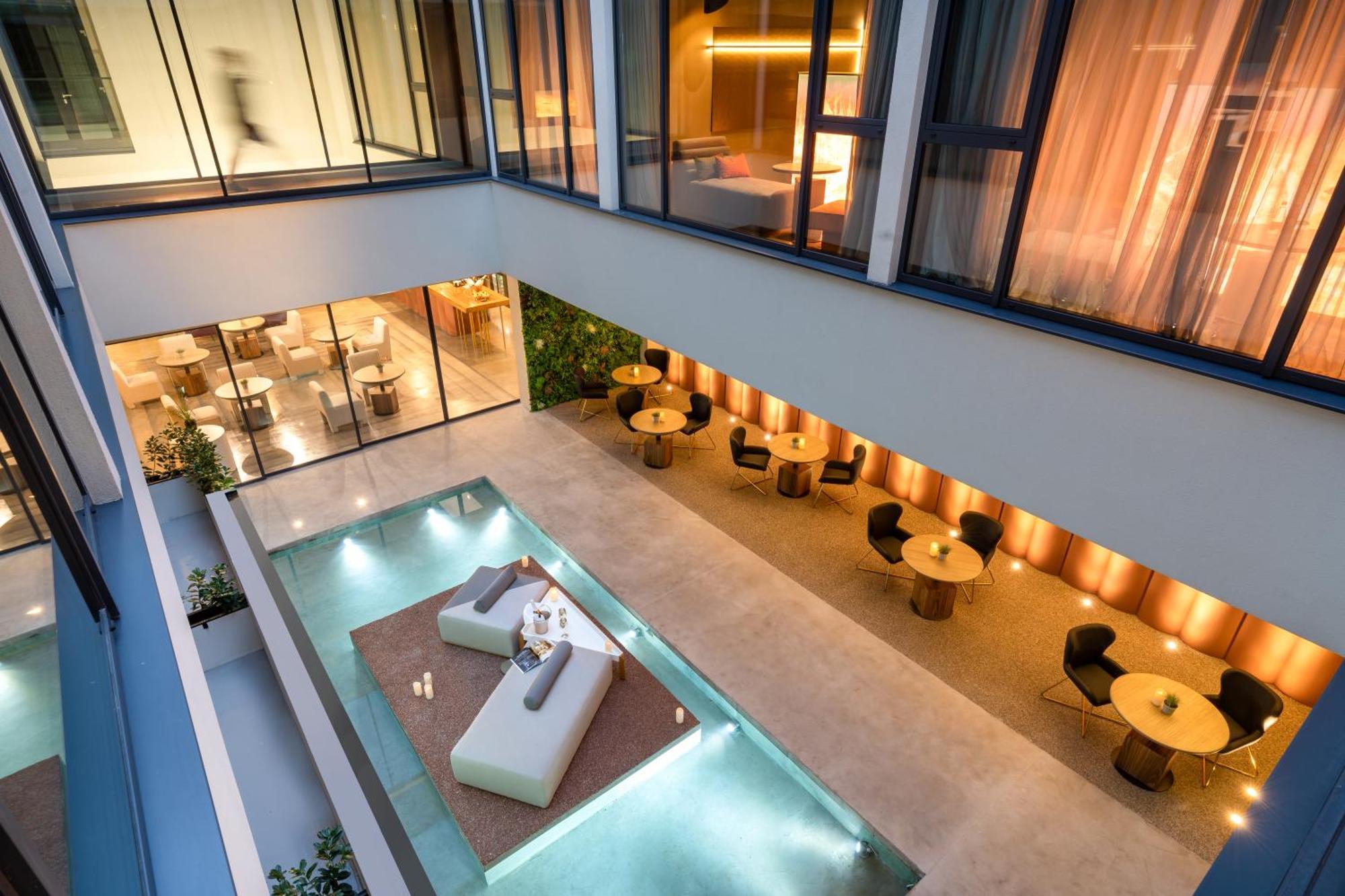 Superior Zimmer mit Kingsize-Bett und Balkon