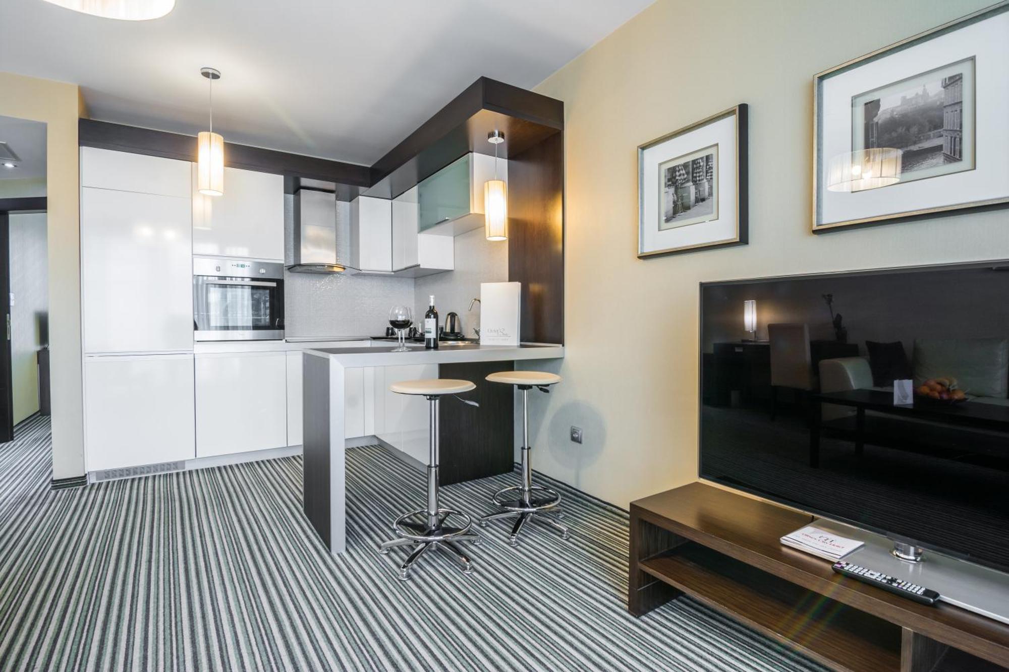 Two-Bedroom Apartment Two King Beds Non-Smoking