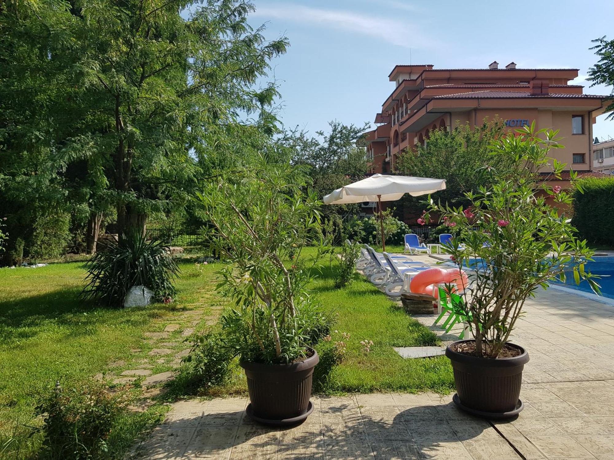 Double or Twin Room Garden View