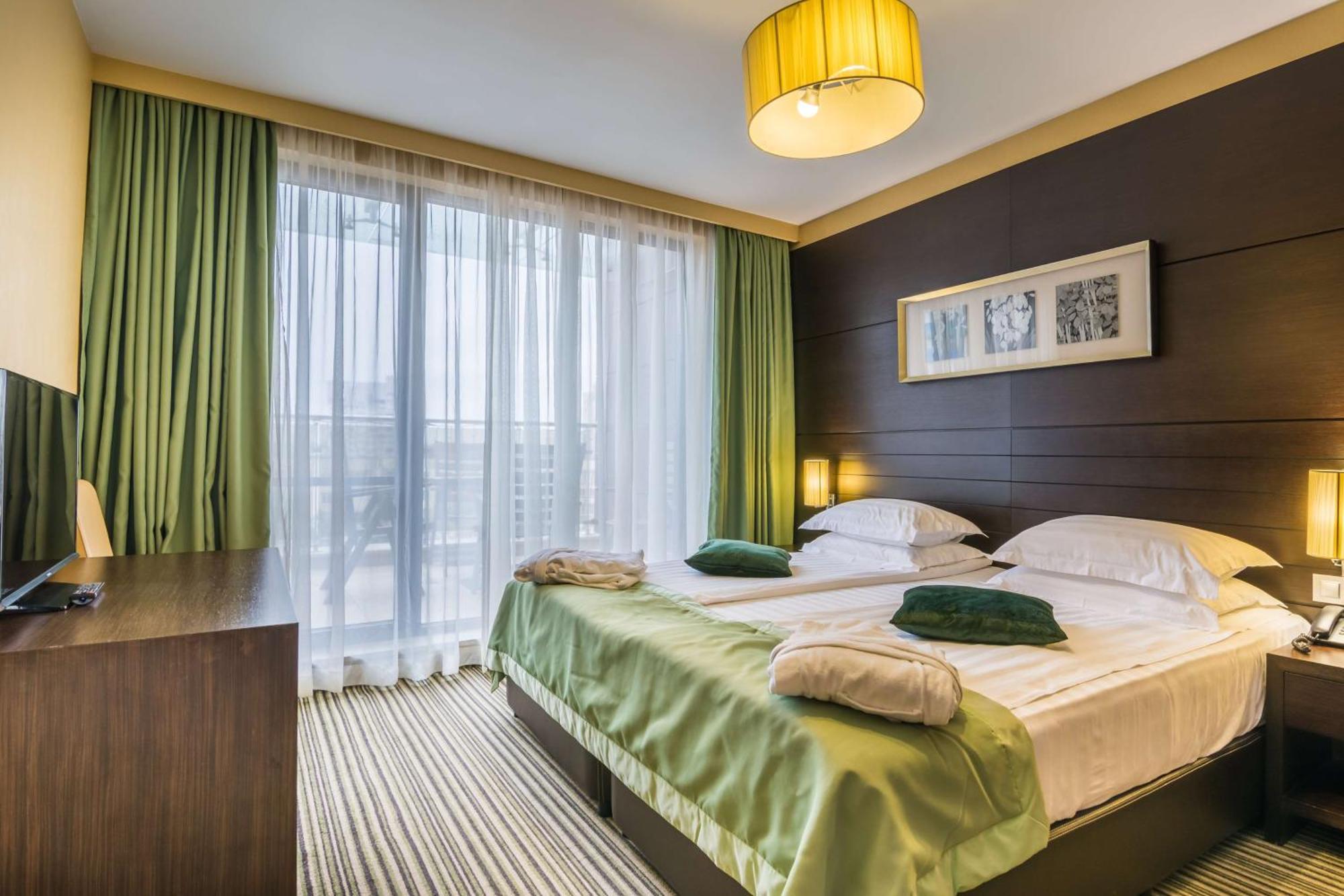 Two-Bedroom Apartment Two King Beds Non-Smoking
