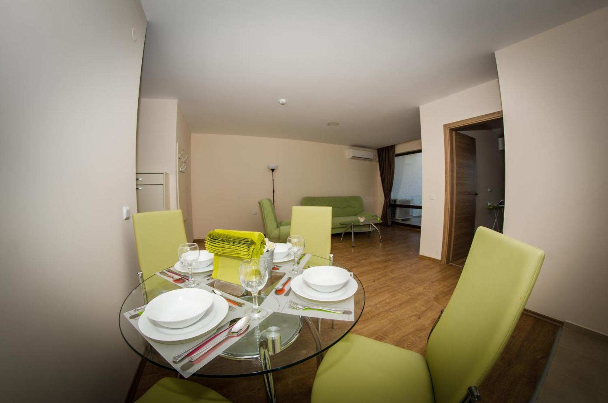 One-Bedroom Apartment Side Sea View