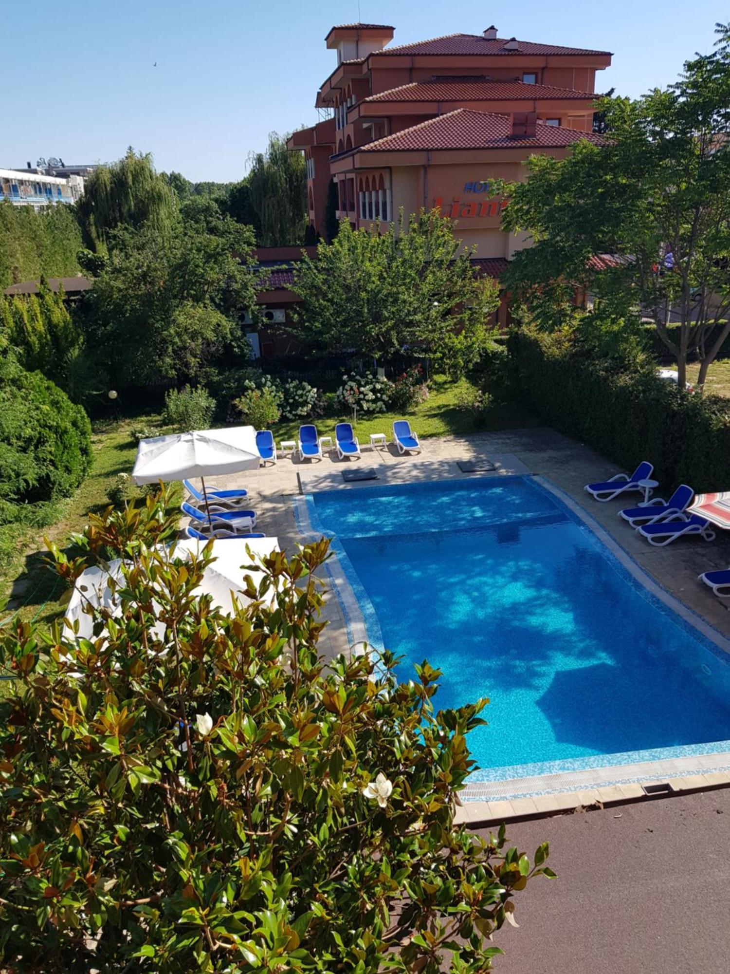 Double or Twin Room Garden View
