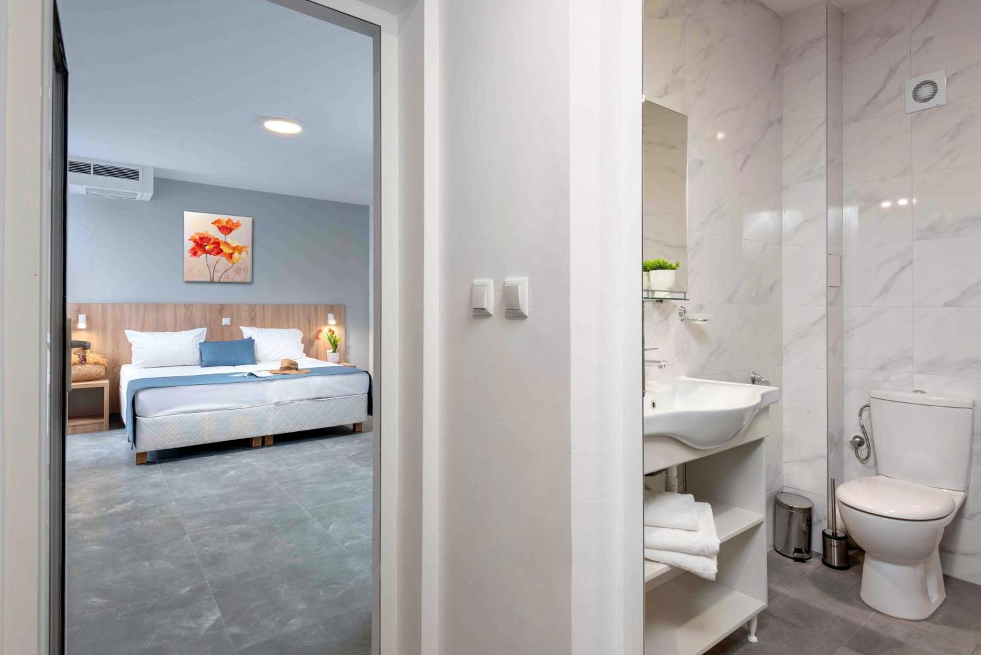 Standard Double Room (Single occupancy with children),1596865120:JPEG