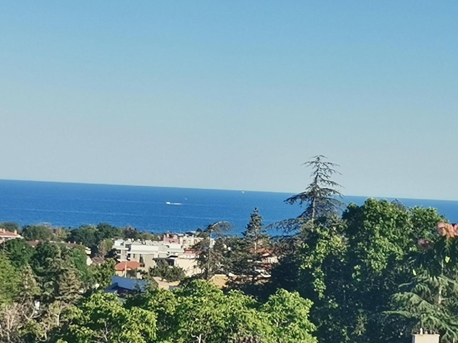 Three-Bedroom Apartment Sea View