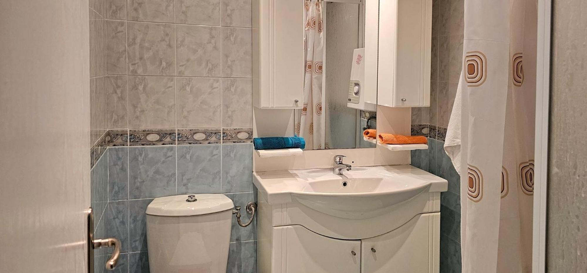 Queen Studio,1602329621:JPEG