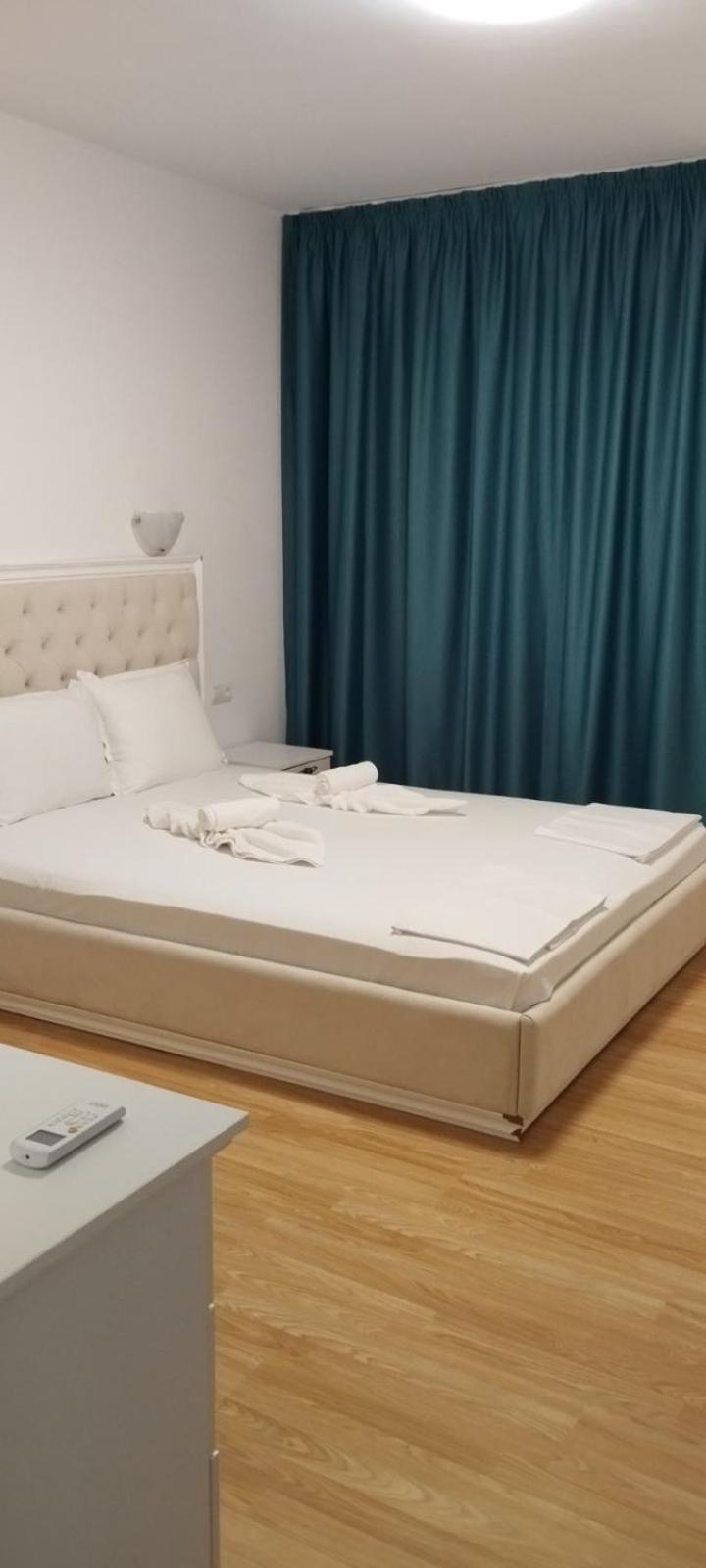 Apartament deluxe cu 2 dormitoare și balcon