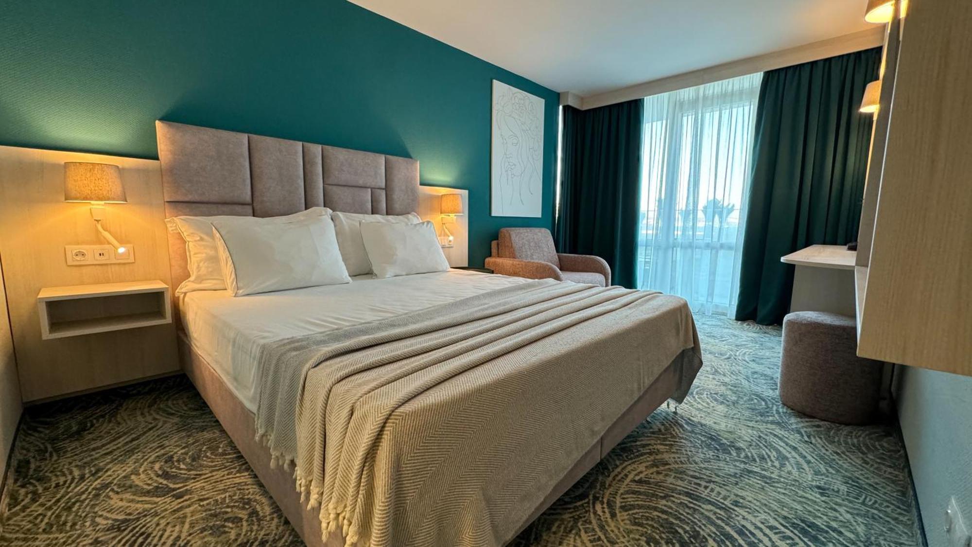 Double or Twin Room Sea View