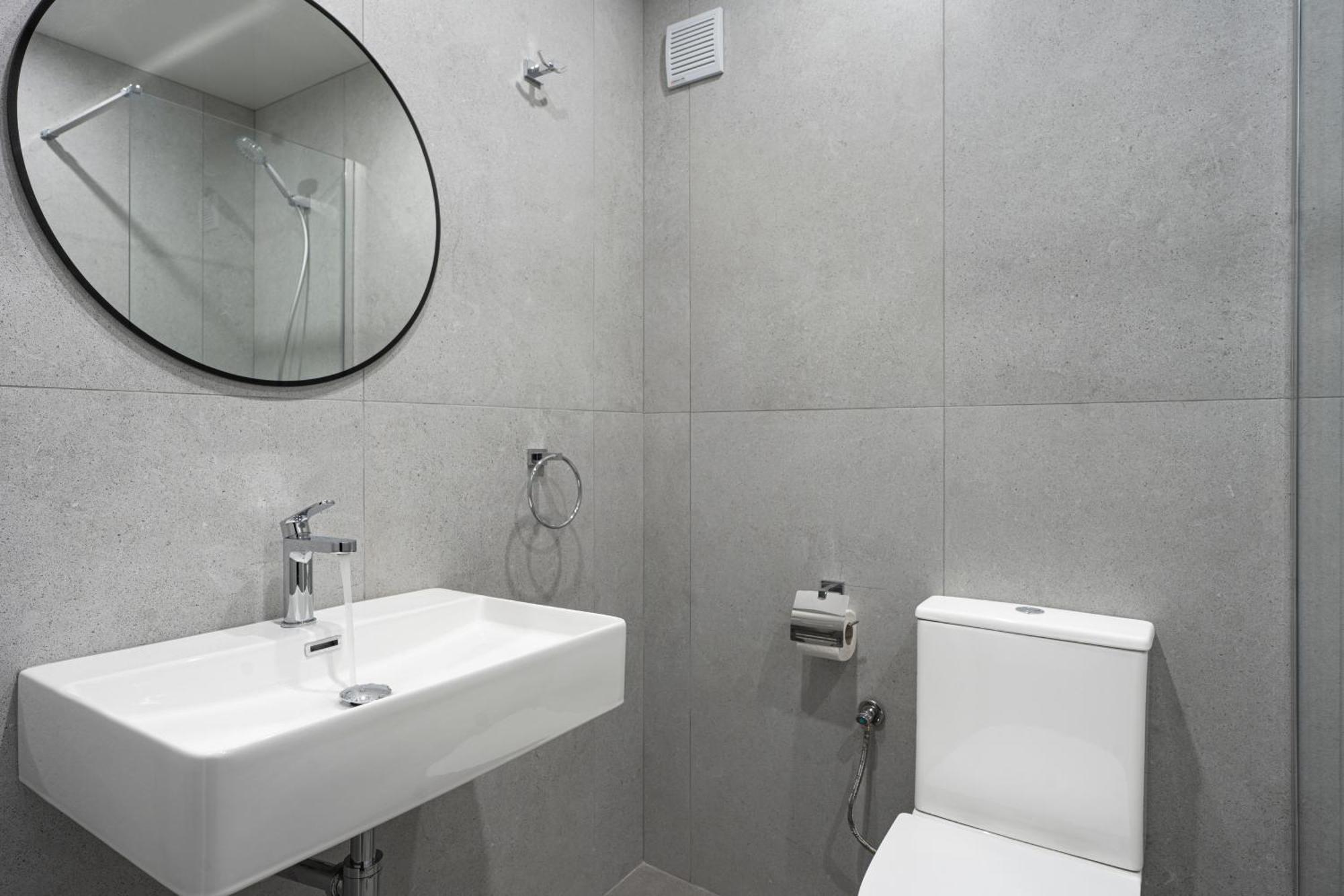Double Room Balcony Street View Fully Renovated