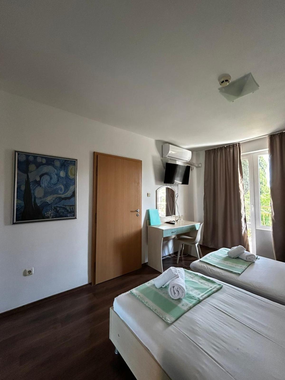 Double or Twin Room Garden View