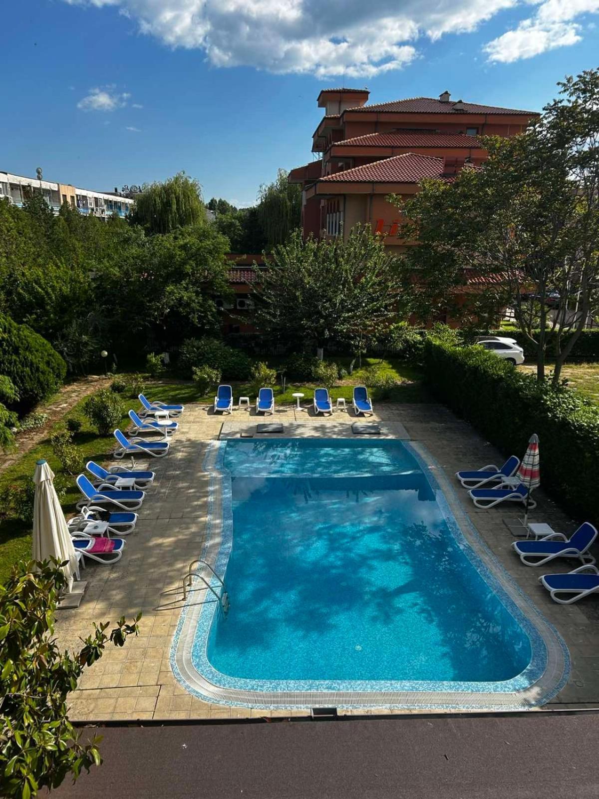 Double or Twin Room Garden View