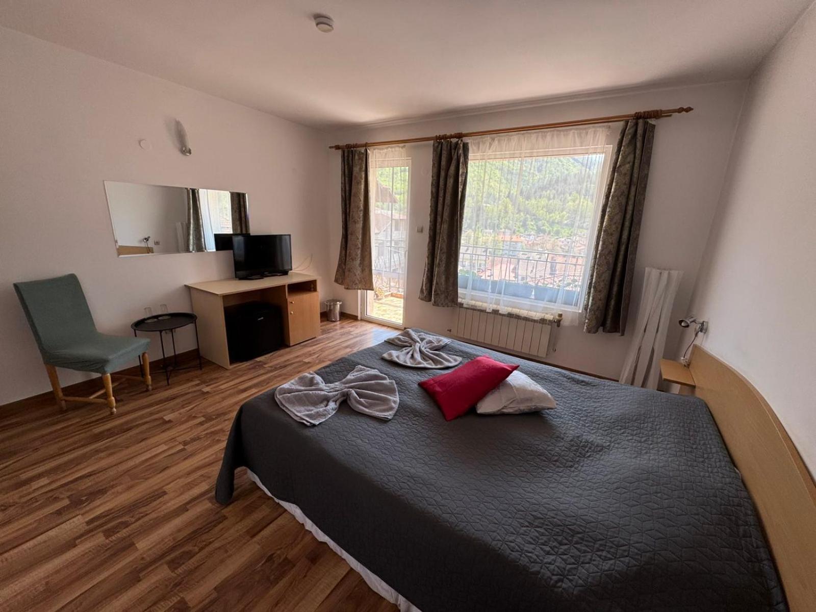Double Room with Mountain View