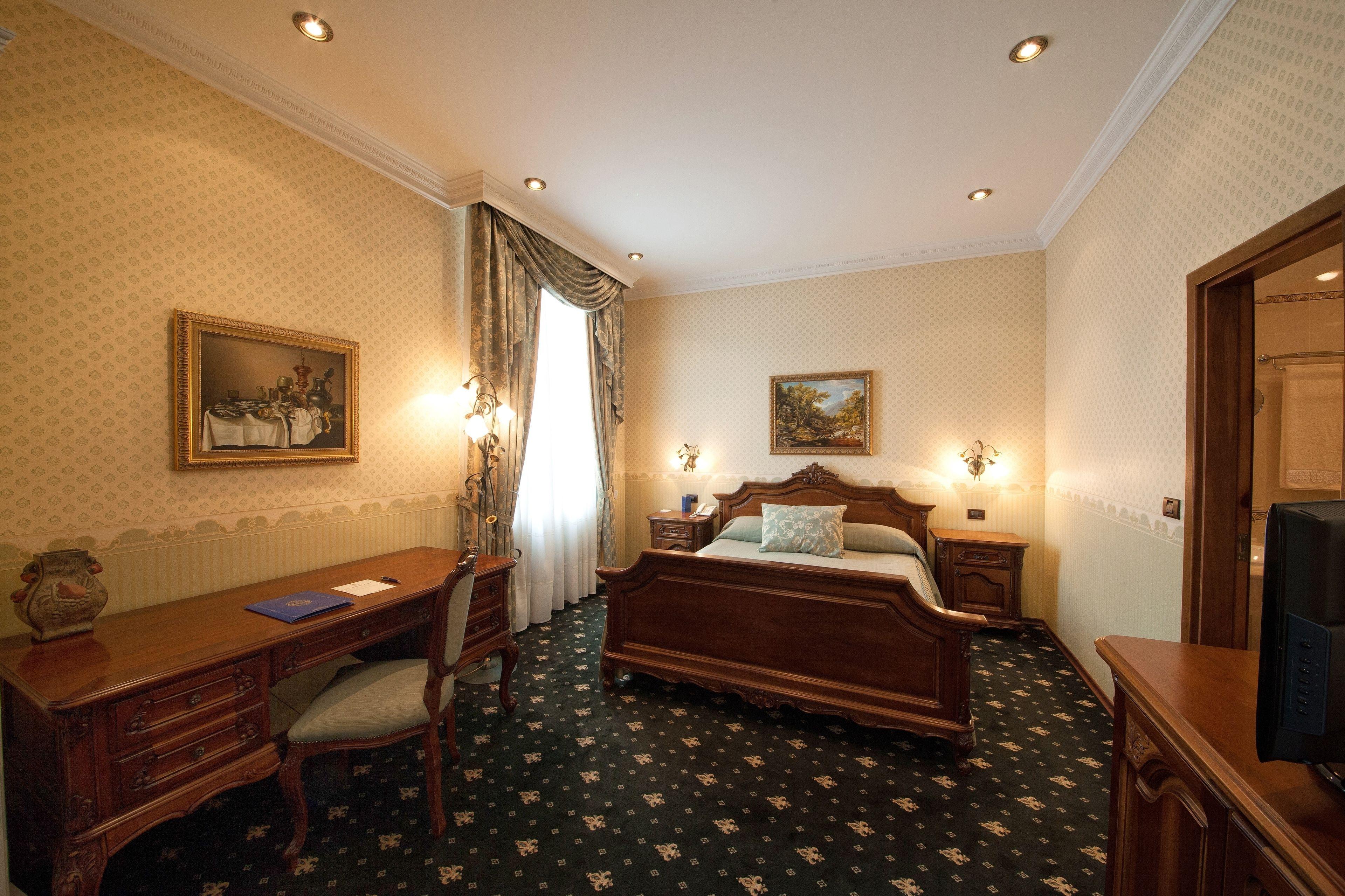 Junior Suite Queen bed