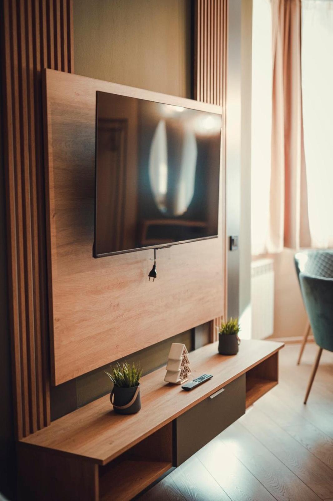 Deluxe Studio,1742686471:JPEG