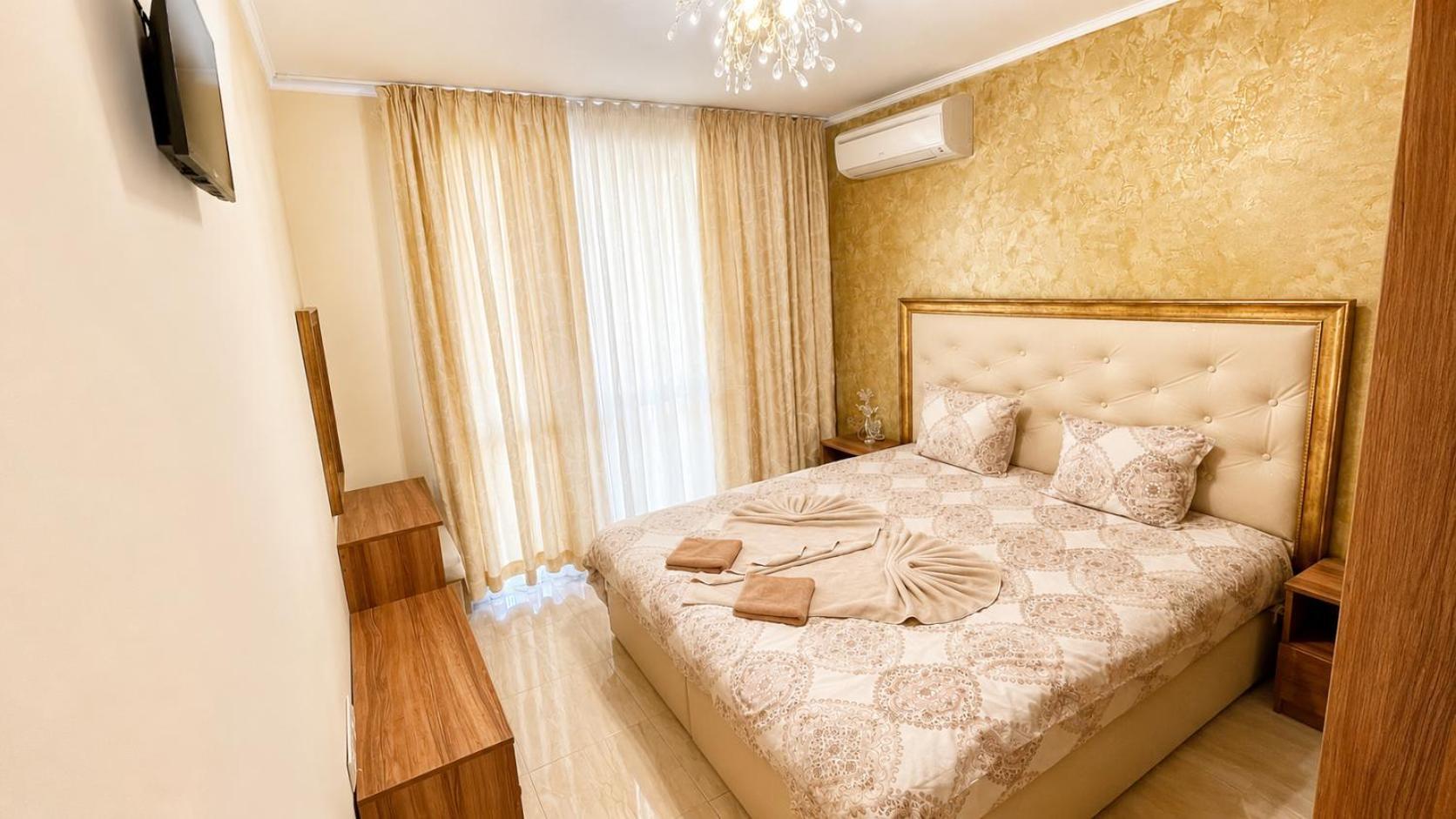 Apartament cu 1 dormitor şi vedere la piscină
