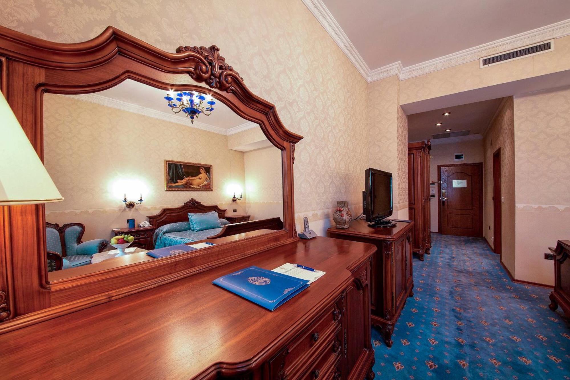 Double Room Queen bed
