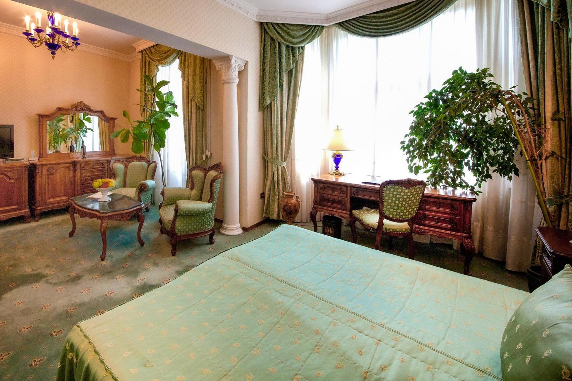 Deluxe Double Room Queen bed