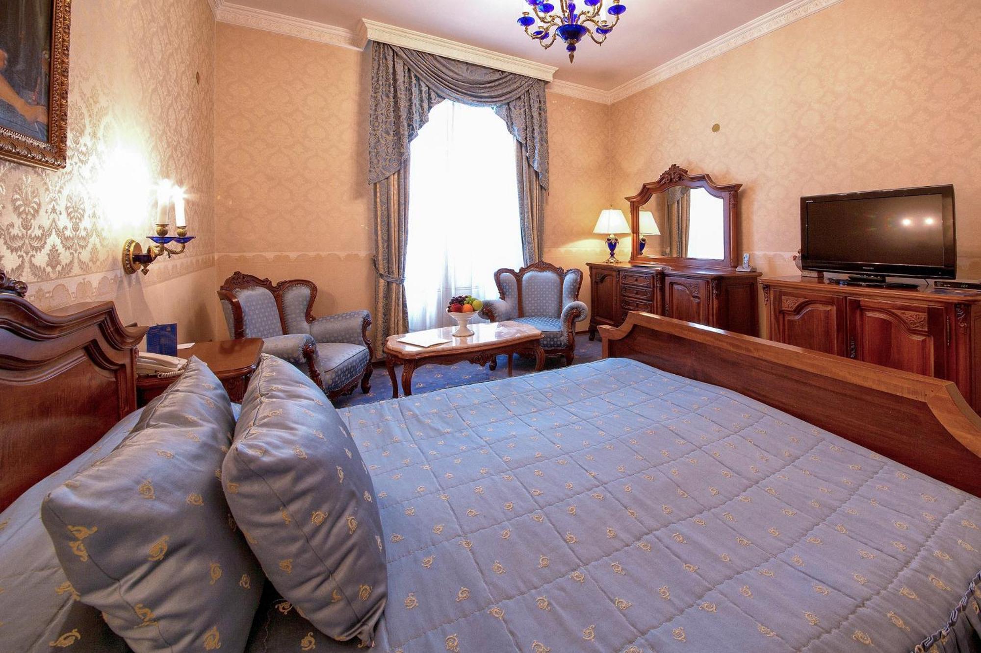 Double Room Queen bed