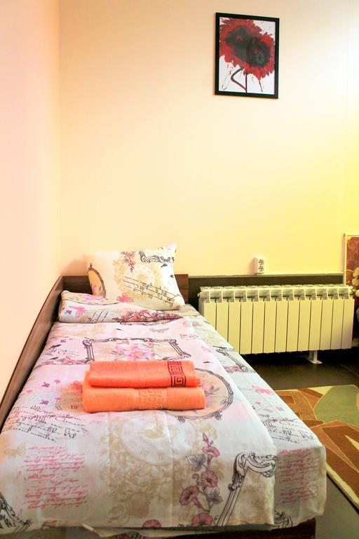Habitación Triple Básica con baño compartido