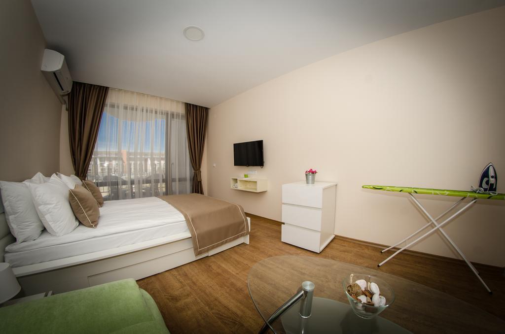 Estudio con balcón (2 adultos)