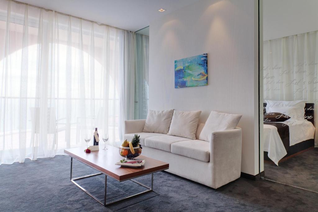 Suite with Balcony and Sea View - Free SPA Access