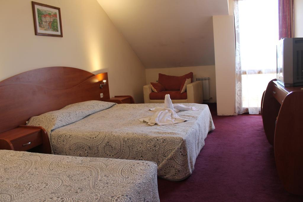 Triple Room,217081811:JPEG