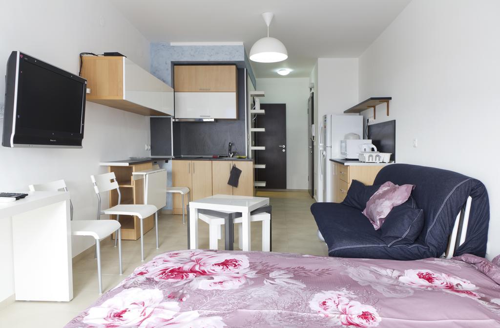 Studio with Balcony,239059633:JPEG